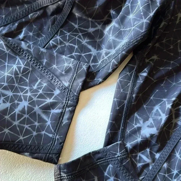 Lululemon - Picture 4 of 4